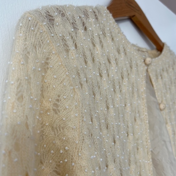 Vintage Alexander’s wool crochet knit, pearl button, front cardigan small - Picture 2 of 7